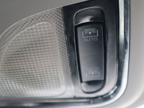 Used 2021 Jeep Cherokee Latitude Lux w/ Sun & Sound Group FWD image 33