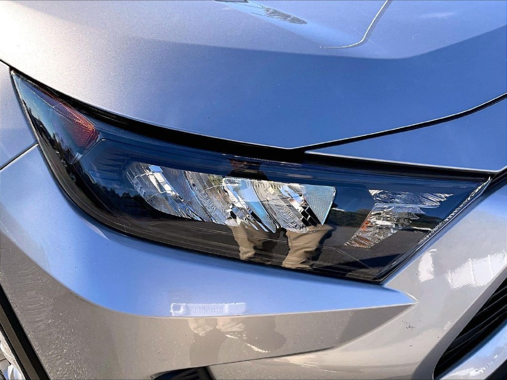 Used 2019 Toyota RAV4 LE w/ Carpet Mat Package AWD/4WD image 32