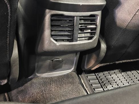 Used 2014 Ford Fusion SE FWD image 27