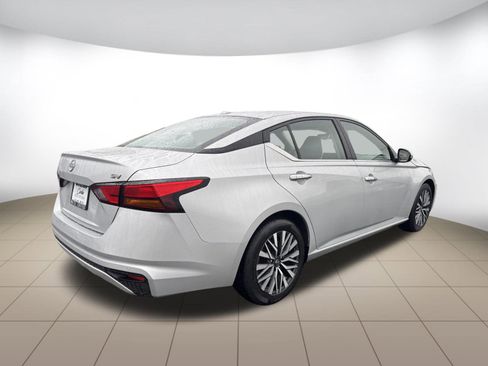 Used 2023 Nissan Altima 2.5 SV image 7