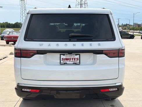 Used 2025 Jeep Wagoneer L Series II w/ 8-pass Seating Package AWD/4WD image 7