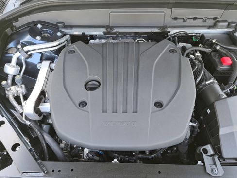 New 2026 Volvo XC60 B5 Core w/ Climate Package image 9