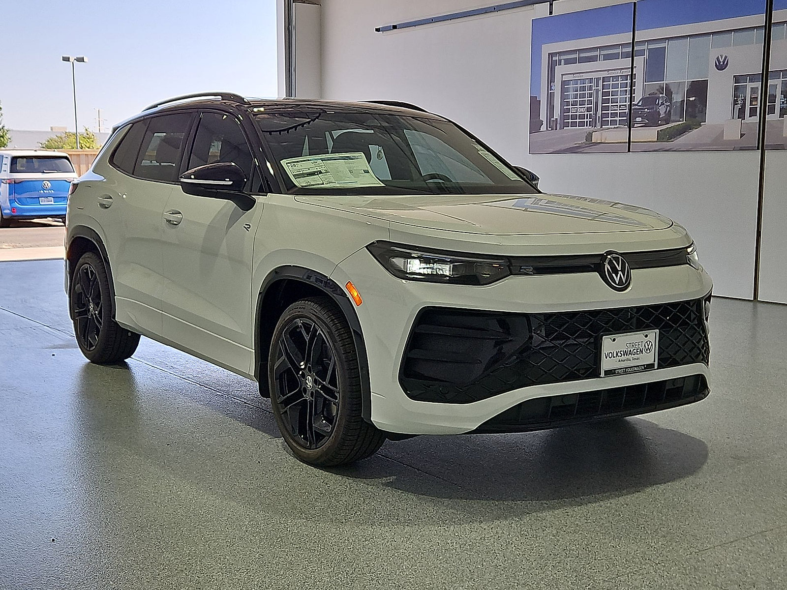New 2026 Volkswagen Tiguan SE R-Line FWD image 2
