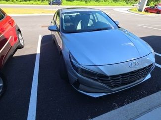Used 2022 Hyundai Elantra Limited FWD video 1
