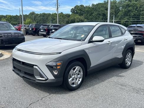 Certified 2026 Hyundai Kona SE FWD image 3