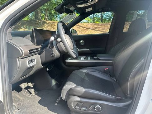 Used 2023 Genesis GV60 Advanced AWD/4WD image 7