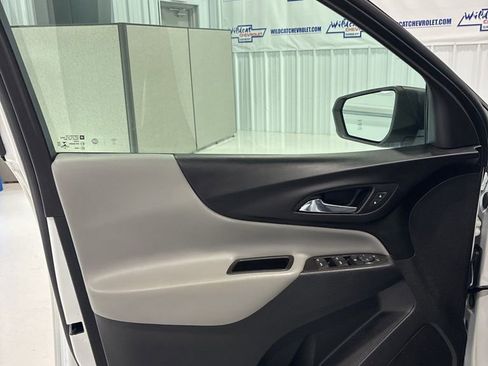 Used 2020 Chevrolet Equinox LS FWD image 16