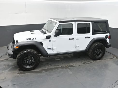 Used 2024 Jeep Wrangler Unlimited AWD/4WD image 35