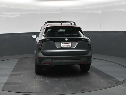 Used 2026 Nissan Kicks SV w/ Interior Electronics Package FWD image 8
