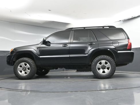 Used 2007 Toyota 4Runner SR5 AWD/4WD image 27