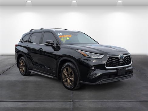 Used 2023 Toyota Highlander Bronze Edition image 2