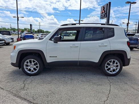 Used 2022 Jeep Renegade Latitude AWD/4WD image 4