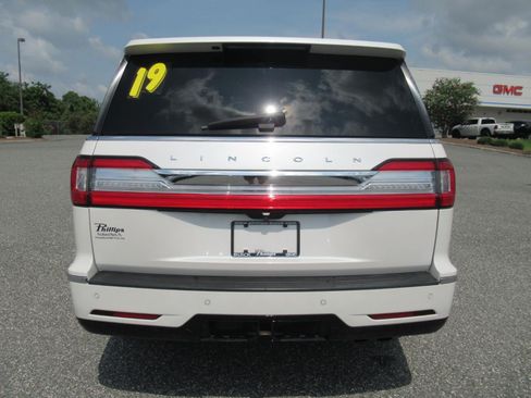 Used 2019 Lincoln Navigator Reserve AWD/4WD image 6