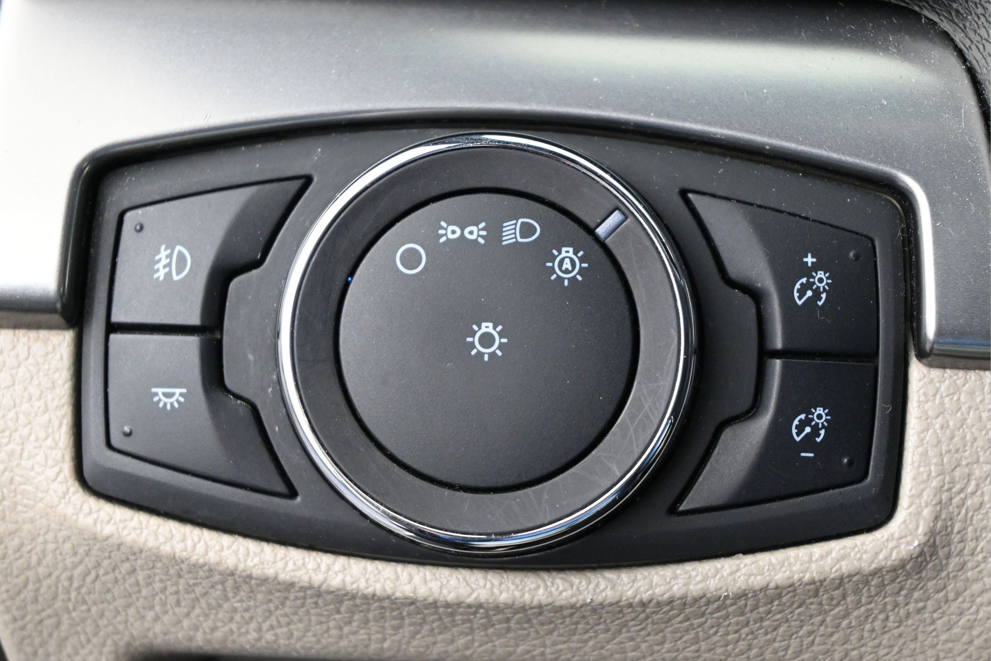 Used 2019 Ford Explorer XLT w/ Equipment Group 202A FWD image 21