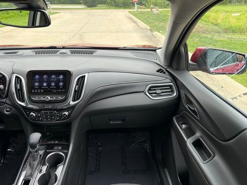 Used 2024 Chevrolet Equinox Premier AWD/4WD image 39