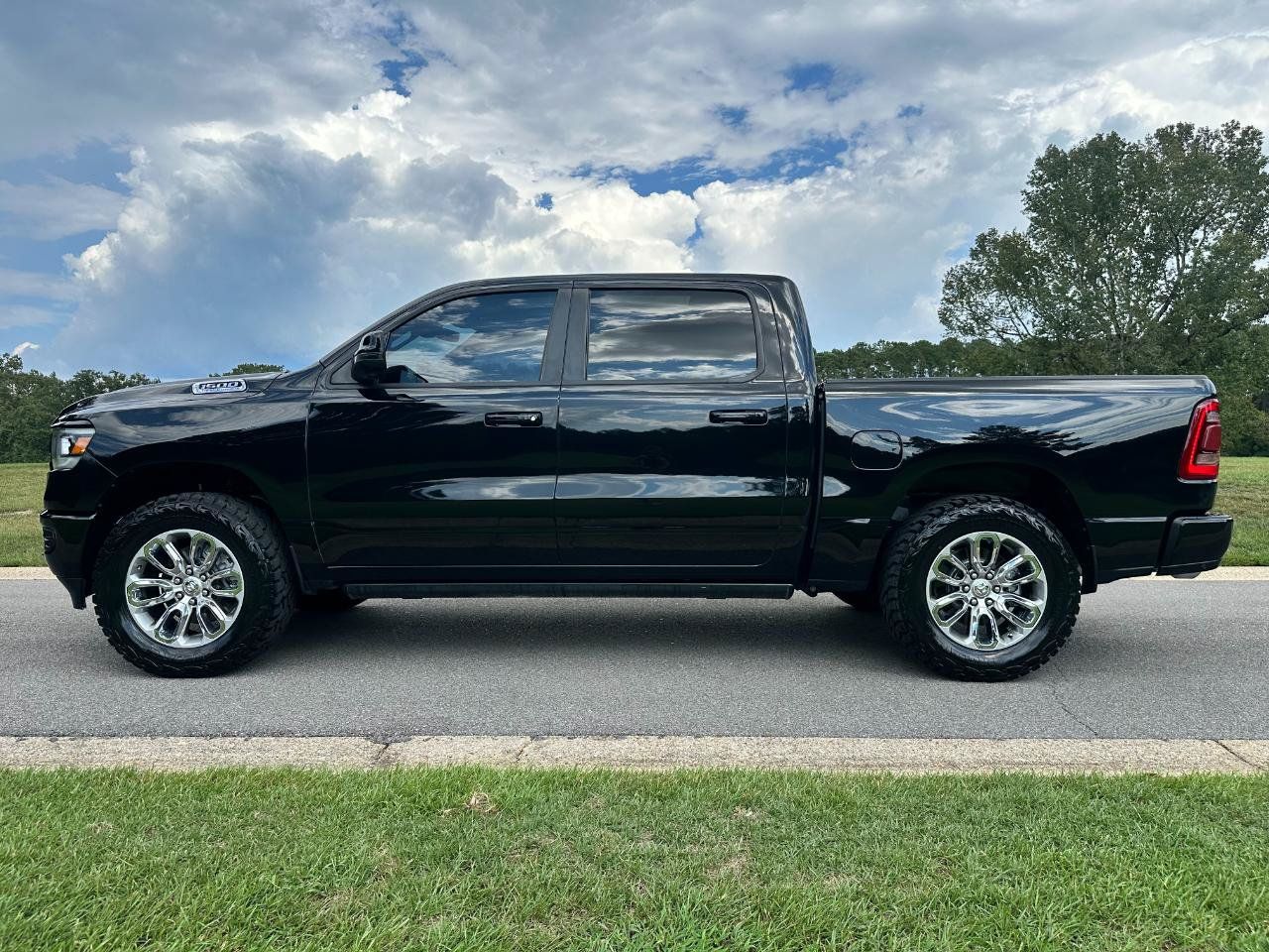 Used 2023 RAM 1500 Laramie AWD/4WD image 8