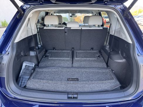 Used 2024 Volkswagen Tiguan SE FWD image 39