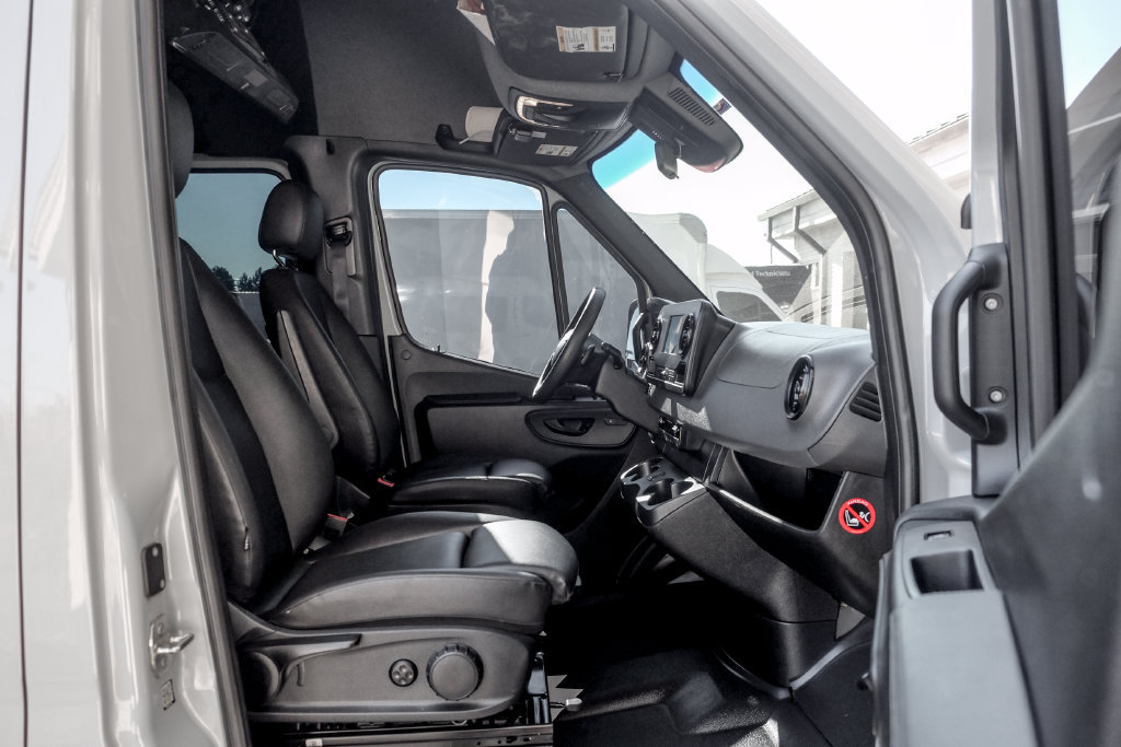 Used 2021 Freightliner Sprinter 2500 AWD/4WD image 22