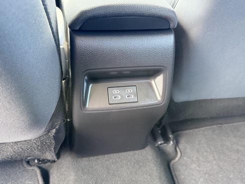 Used 2025 Toyota Corolla LE FWD image 27