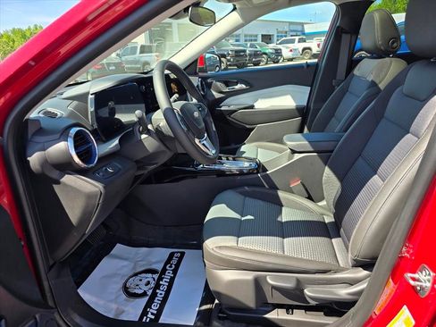 New 2026 Chevrolet Trax LT w/ Sunroof Package FWD image 9
