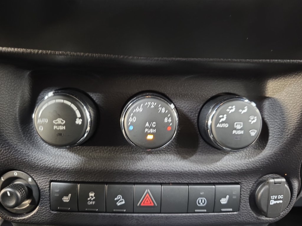 Used 2016 Jeep Wrangler Unlimited Rubicon AWD/4WD image 23