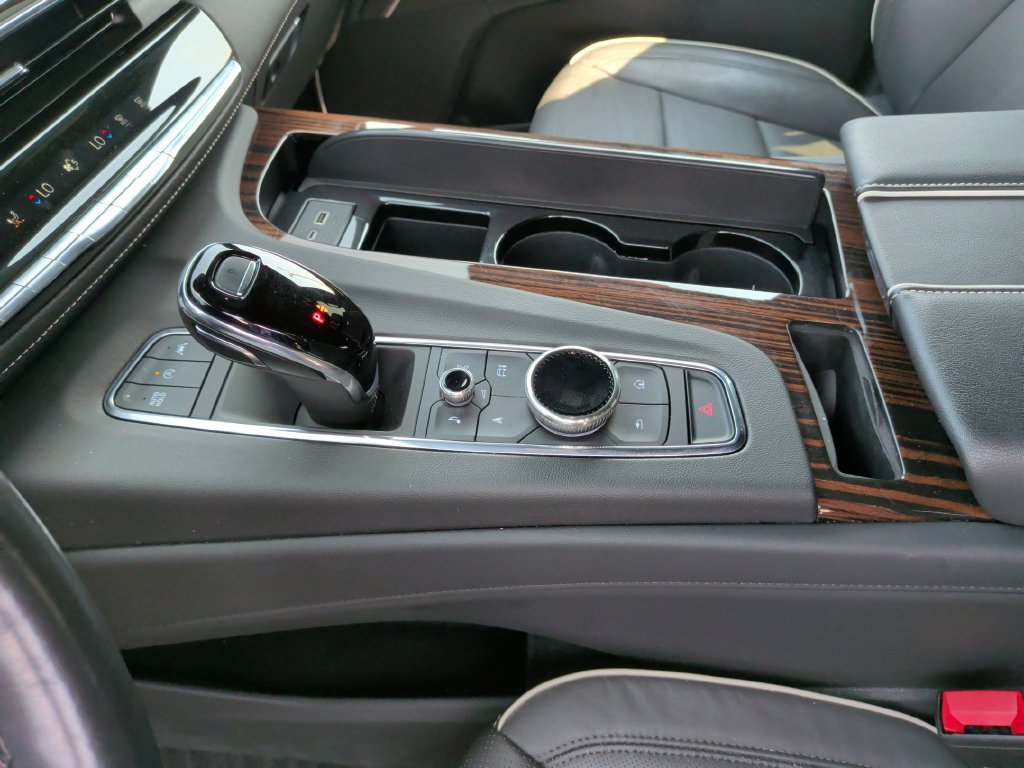 Used 2023 Cadillac Escalade Premium Luxury w/ Performance Package AWD/4WD image 21