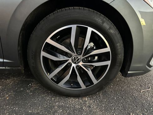 Used 2025 Volkswagen Jetta SE image 30