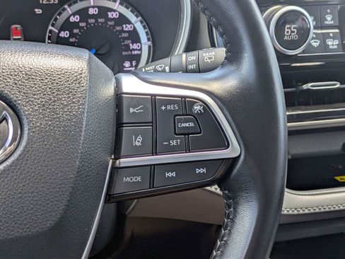Used 2023 Toyota Highlander XLE FWD image 27