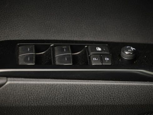 Used 2025 Toyota Camry SE FWD image 17