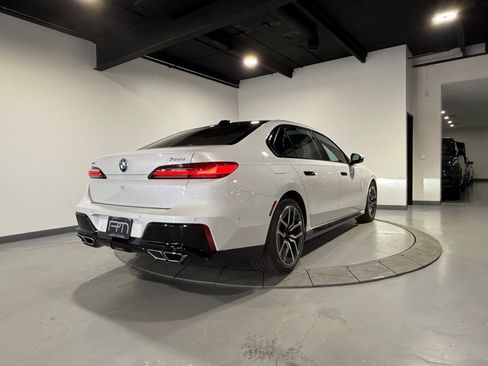 Used 2023 BMW 760i xDrive w/ Executive Package AWD/4WD image 13