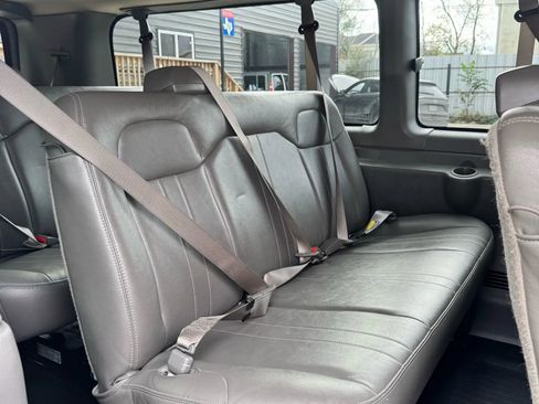 Used 2017 Chevrolet Express 3500 LS image 32