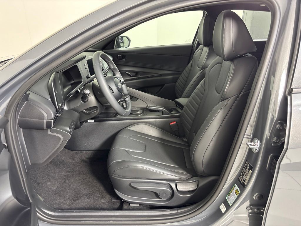 New 2026 Hyundai Elantra SEL Sport FWD image 14