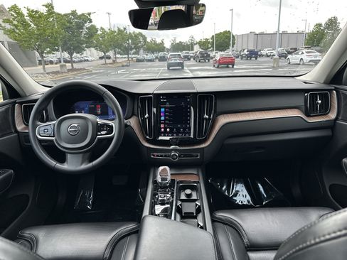 Used 2023 Volvo XC60 B5 Ultimate FWD image 29