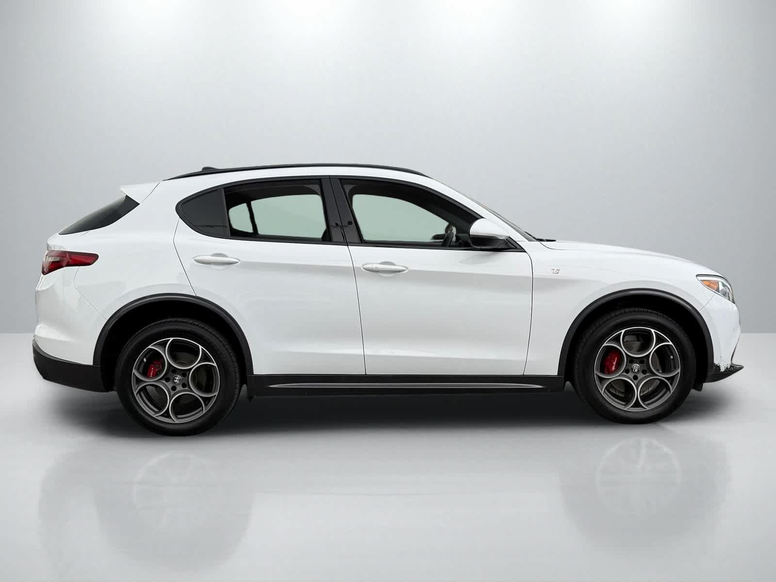 Used 2022 Alfa Romeo Stelvio Ti AWD/4WD image 8