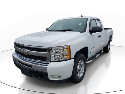 Used 2009 Chevrolet Silverado 1500 LT w/ Power Pack Plus RWD image 3