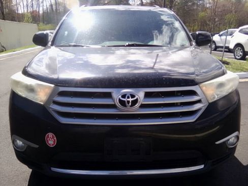 Used 2012 Toyota Highlander SE w/ Tow Pkg image 16