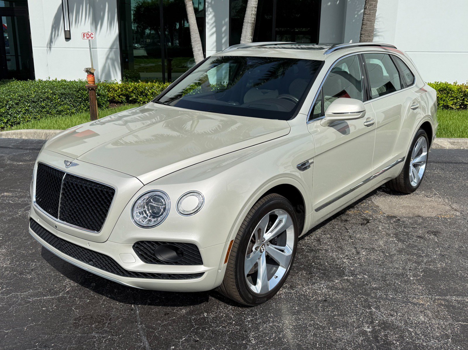 Used 2019 Bentley Bentayga AWD/4WD image 10