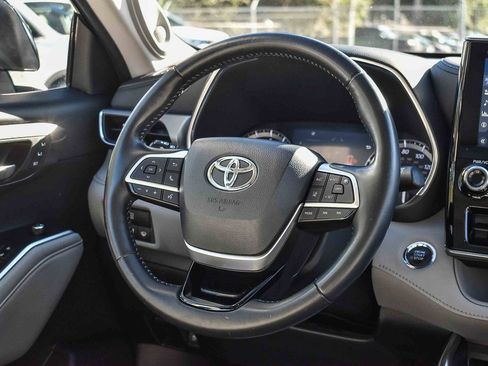 Used 2022 Toyota Highlander Platinum image 13