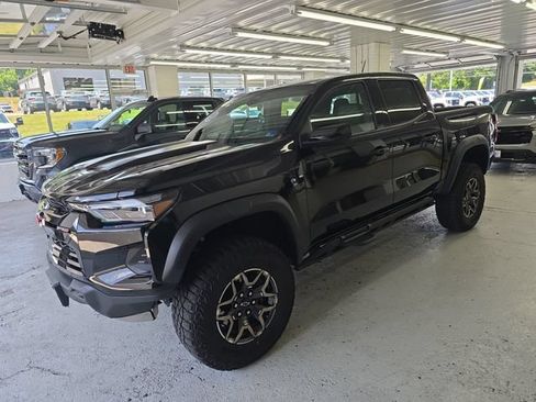 Used 2024 Chevrolet Colorado ZR2 w/ ZR2 Convenience Package III AWD/4WD image 2