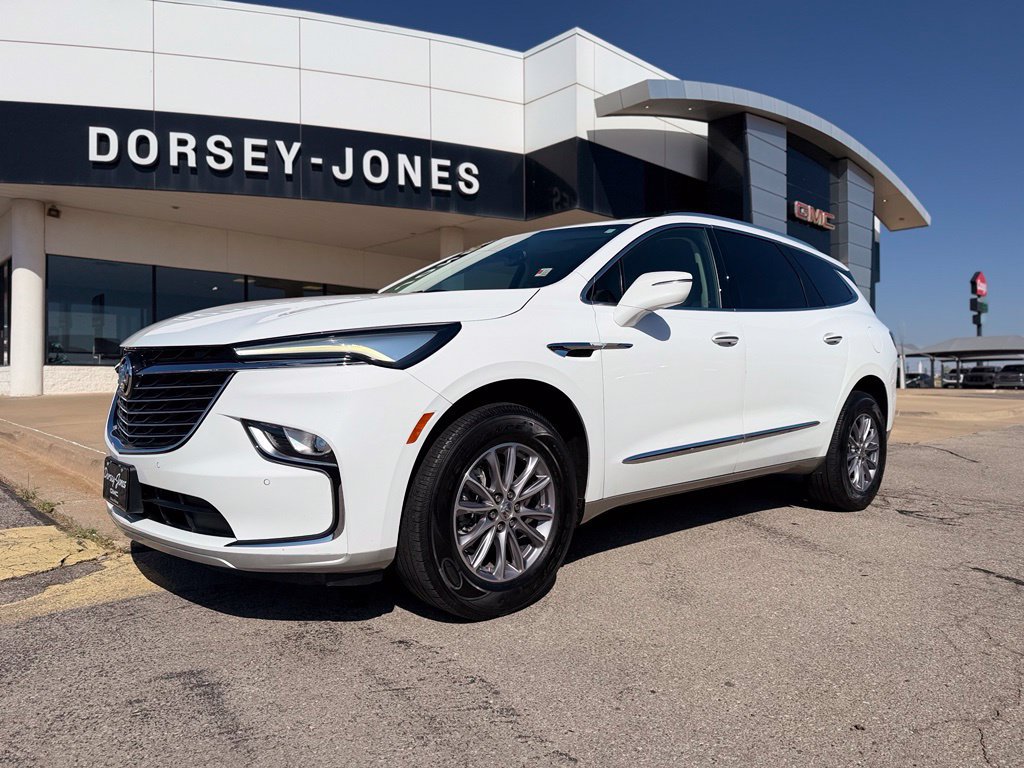 Used 2023 Buick Enclave Essence FWD image 1
