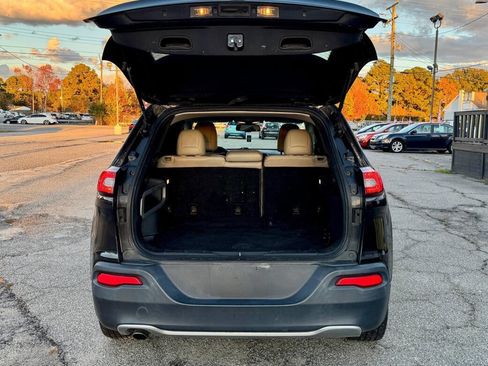 Used 2016 Jeep Cherokee Limited image 9