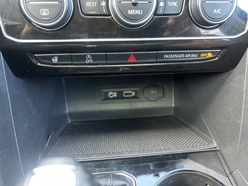 Used 2019 Volkswagen Atlas SEL Premium AWD/4WD image 34