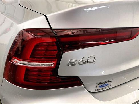 Used 2022 Volvo S60 B5 Momentum w/ Advanced Package AWD/4WD image 28