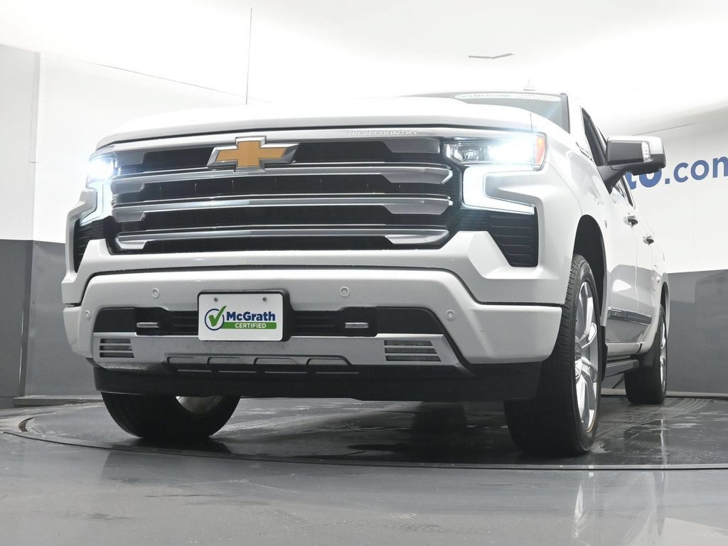 Used 2024 Chevrolet Silverado 1500 High Country w/ High Country Premium Package AWD/4WD image 7