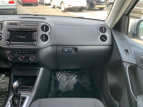 Used 2015 Volkswagen Tiguan S image 14