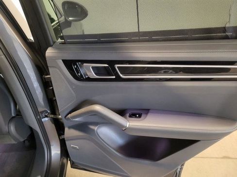 Used 2021 Porsche Cayenne S w/ Premium Package Plus image 26