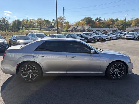 Used 2018 Chrysler 300 S image 6