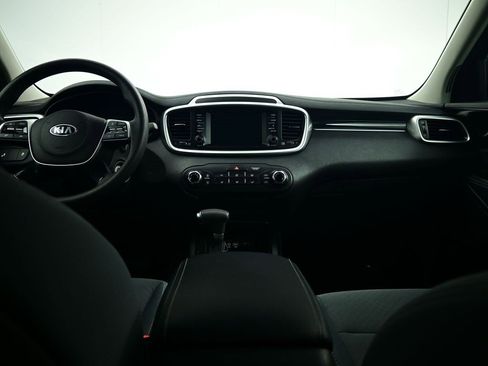 Used 2020 Kia Sorento LX image 5