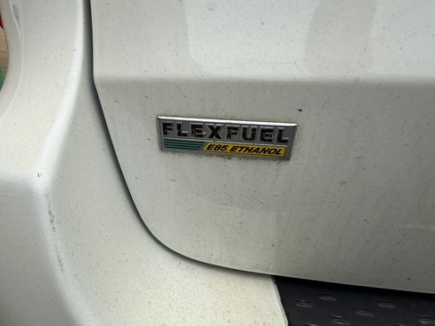 Used 2015 Chrysler Town & Country Touring FWD image 10