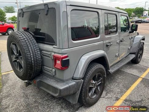 Used 2022 Jeep Wrangler Unlimited Sahara AWD/4WD image 3